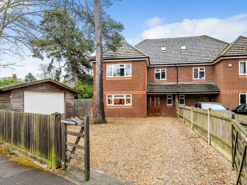 5 bed semidetached house for sale in Guildford Road East, Farnborough