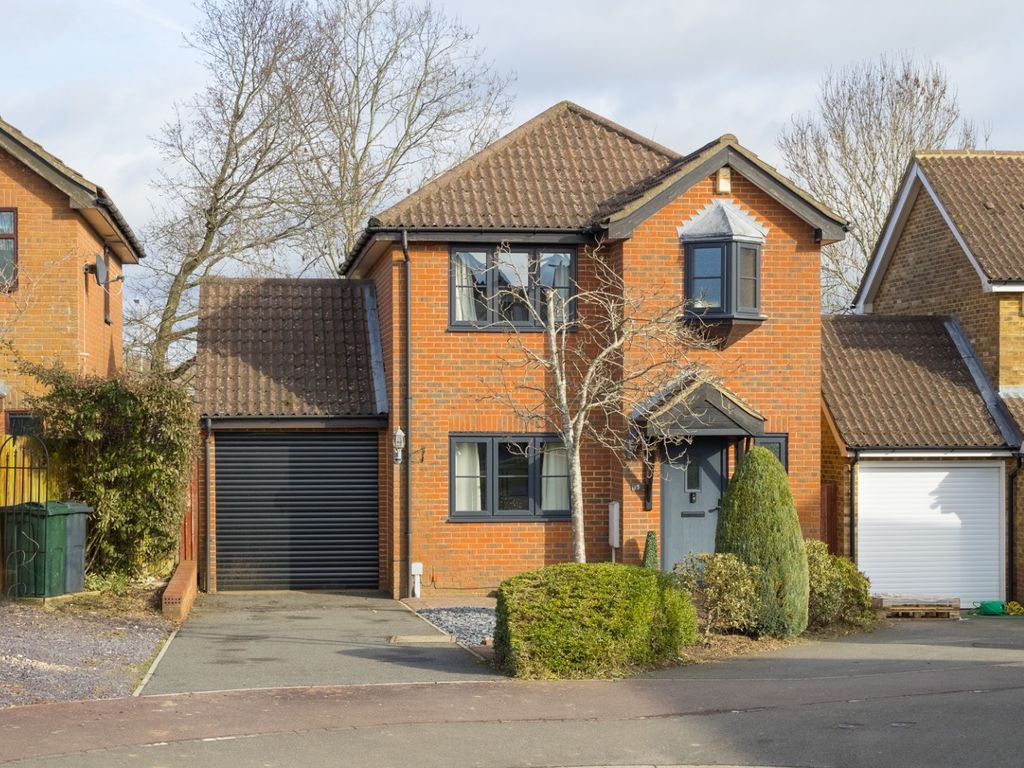 3 bed detached house for sale in Cherrywood Rise, Ashford TN25, £