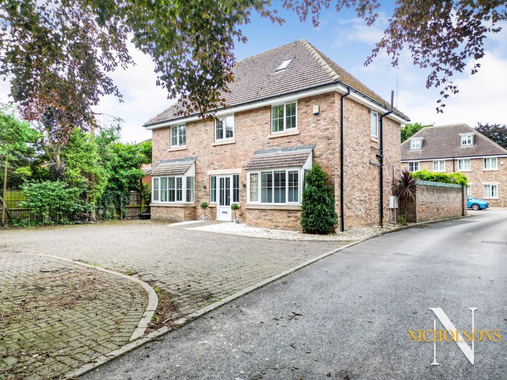 5 bed detached house for sale in The Haven, CarltonInLindrick