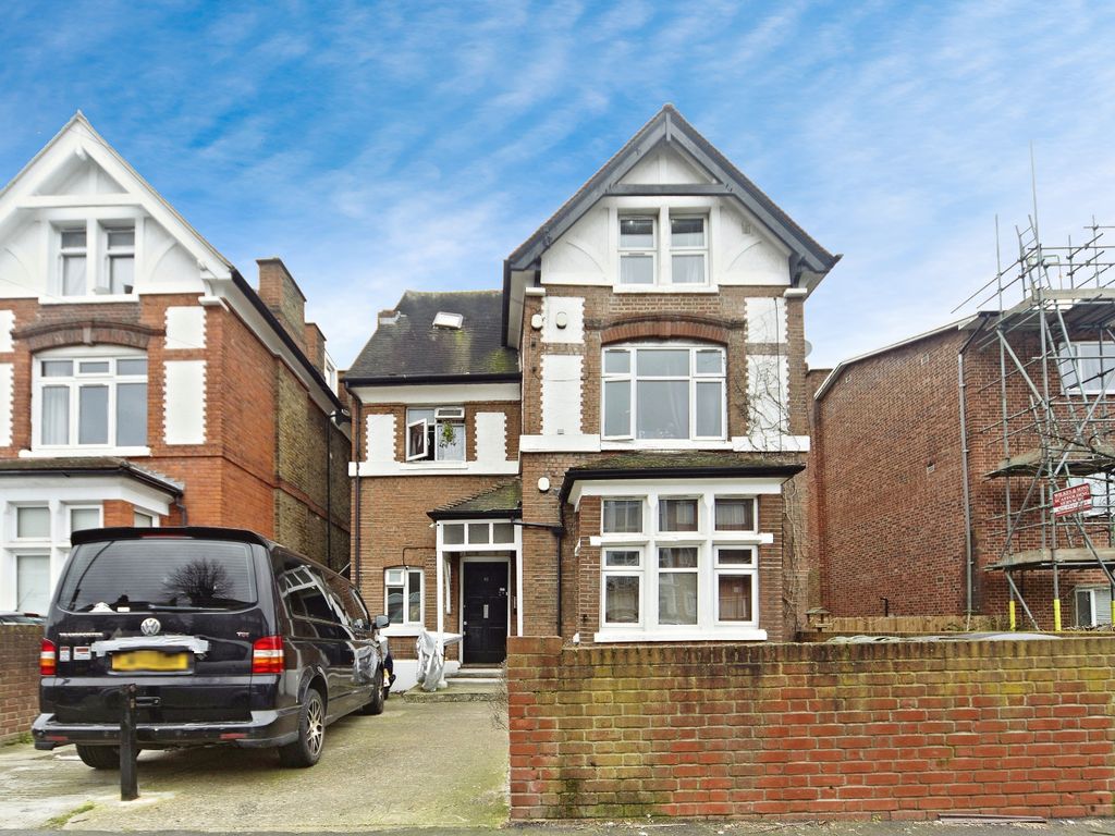 2 bed flat for sale in Babington Road, London SW16, £470,000 Zoopla
