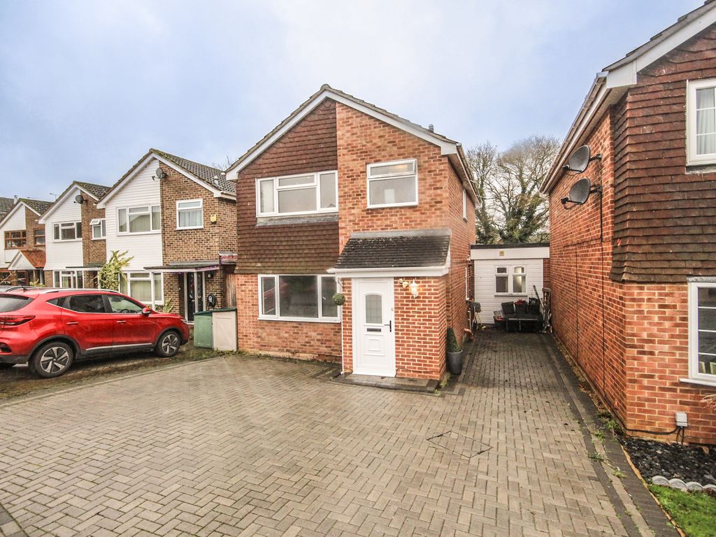 4 bed detached house for sale in Shefford Crescent, Wokingham RG40, £