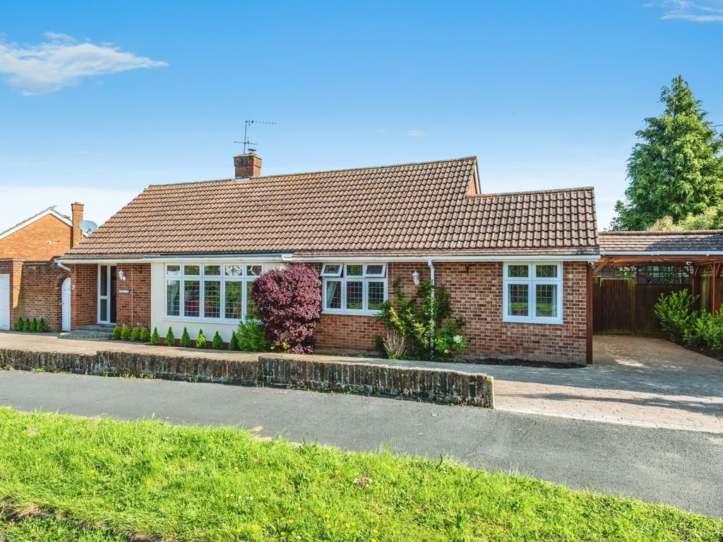 3 bed bungalow for sale in Greenacres, Great Bookham, Leatherhead