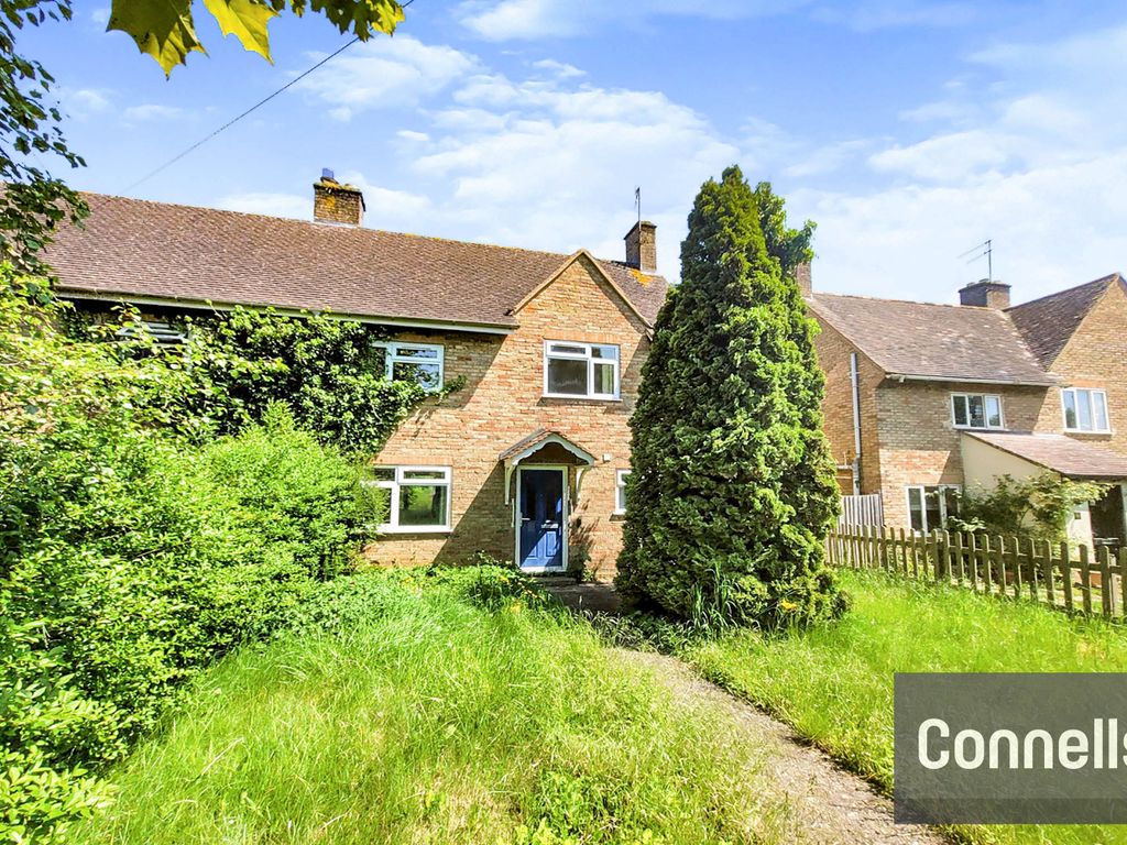 3 bed semidetached house for sale in Rissington Road, BourtonOnThe