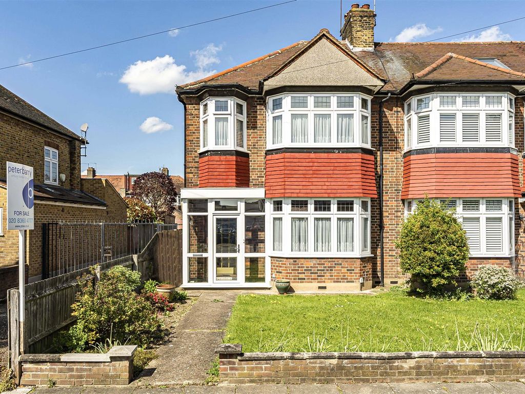 3 bed end terrace house for sale in Firs Lane, London N13, £650,000