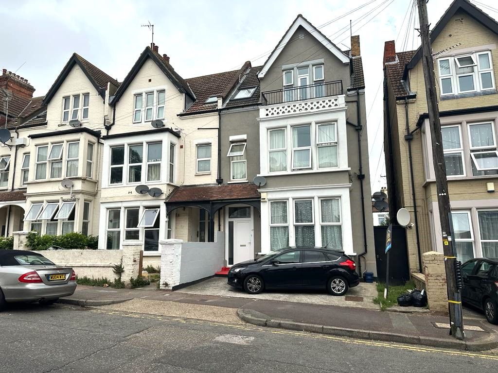 Studio to rent in York Road, SouthendOnSea SS1, £675 pcm Zoopla