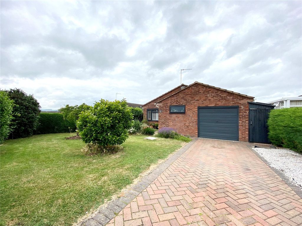 3 bed bungalow for sale in Broom Drive, Minsterley, Shrewsbury