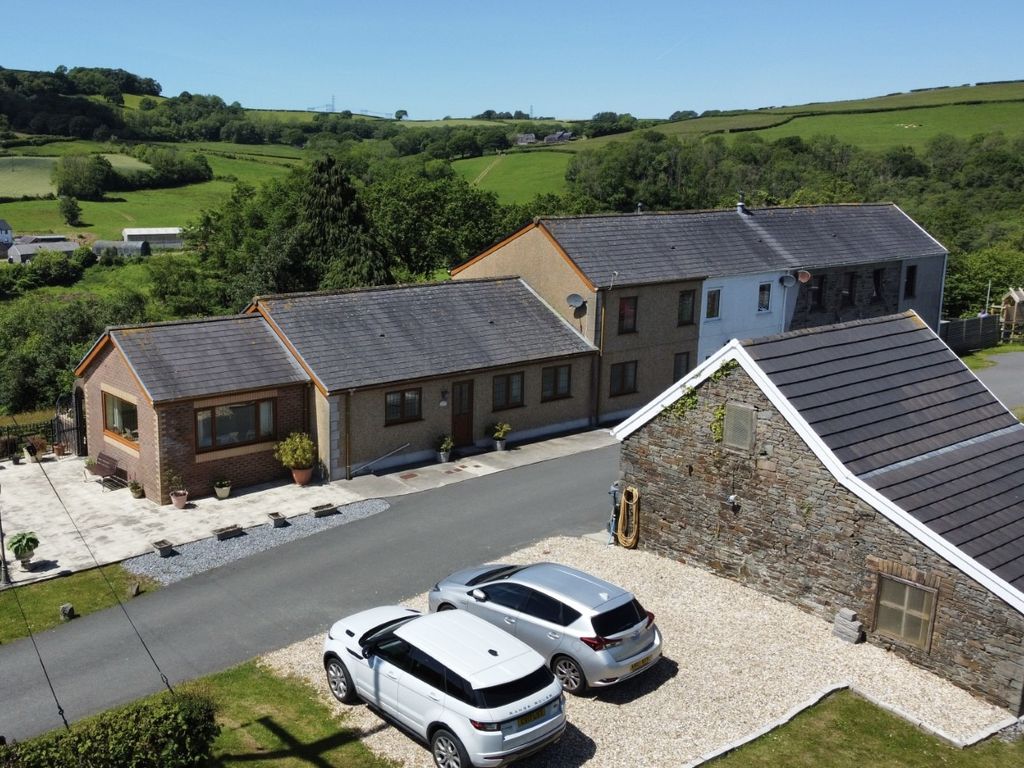 4 bed farm for sale in Golwg Y Gwili, Carmarthen Road, Fforest