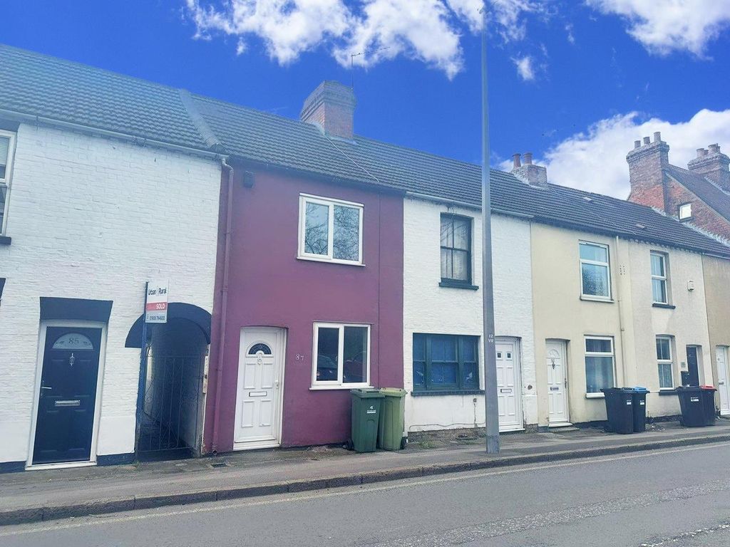 2 bed terraced house to rent in Victoria Road, Bletchley, Milton Keynes