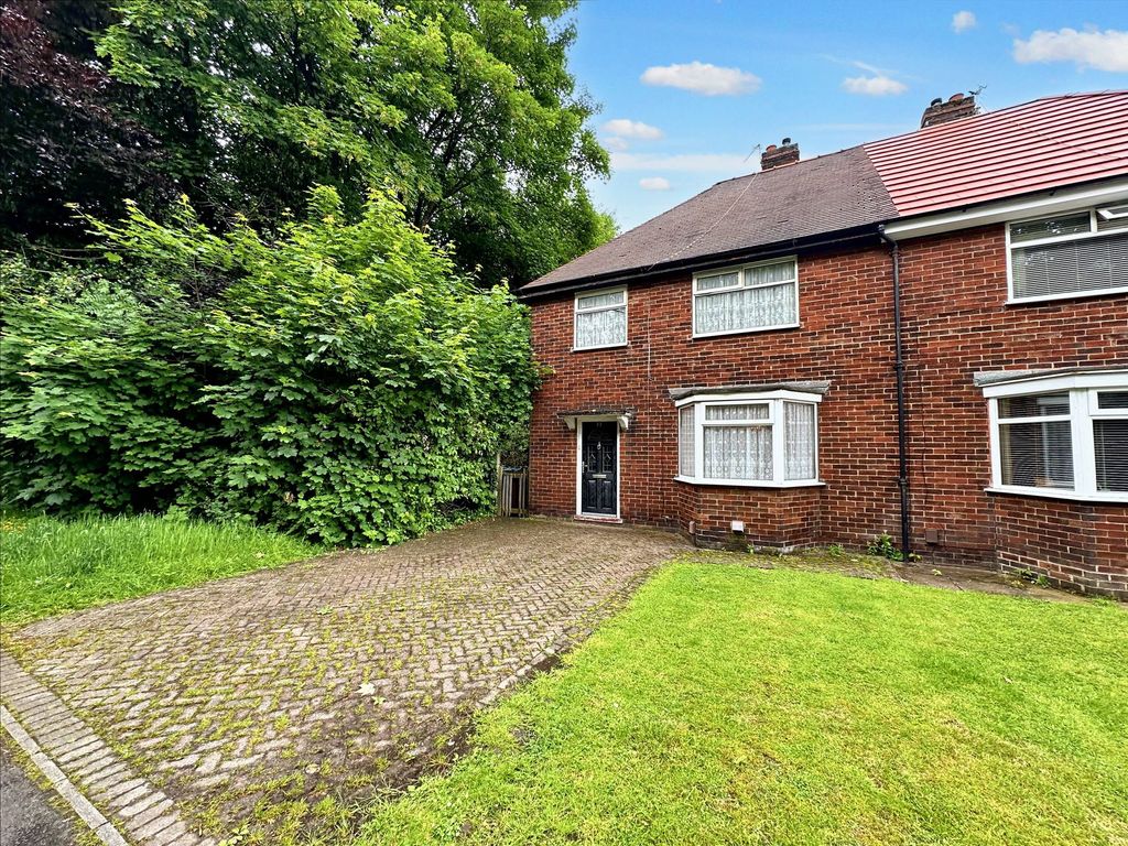 3 bed semidetached house for sale in Stanley Road, Whitefield M45, £