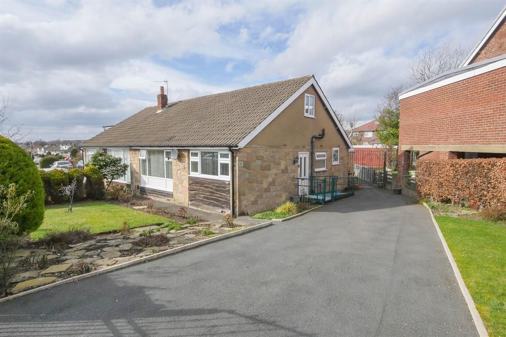 3 bed semidetached bungalow for sale in Chatsworth Crescent, Pudsey