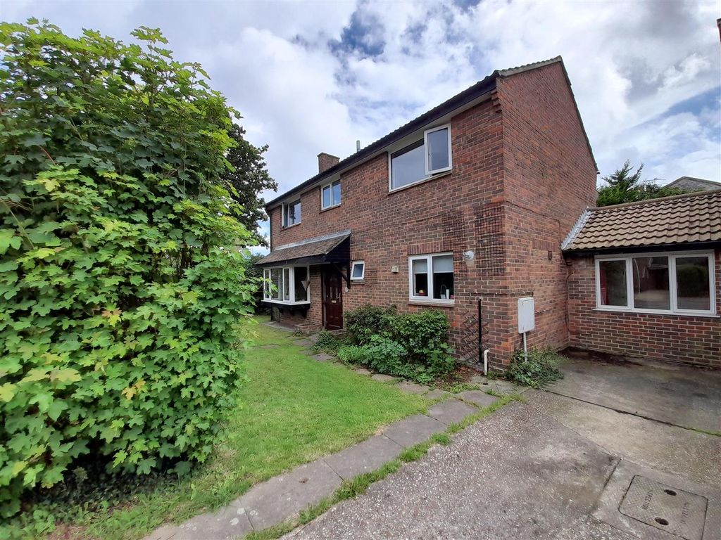 5 bed detached house for sale in Field, Westergate, Chichester