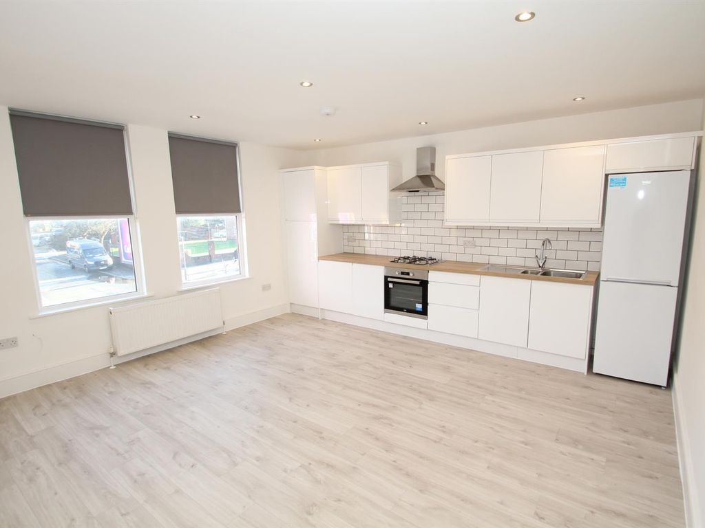 2 bed flat to rent in Chester Road, Stretford, Manchester M32 Zoopla