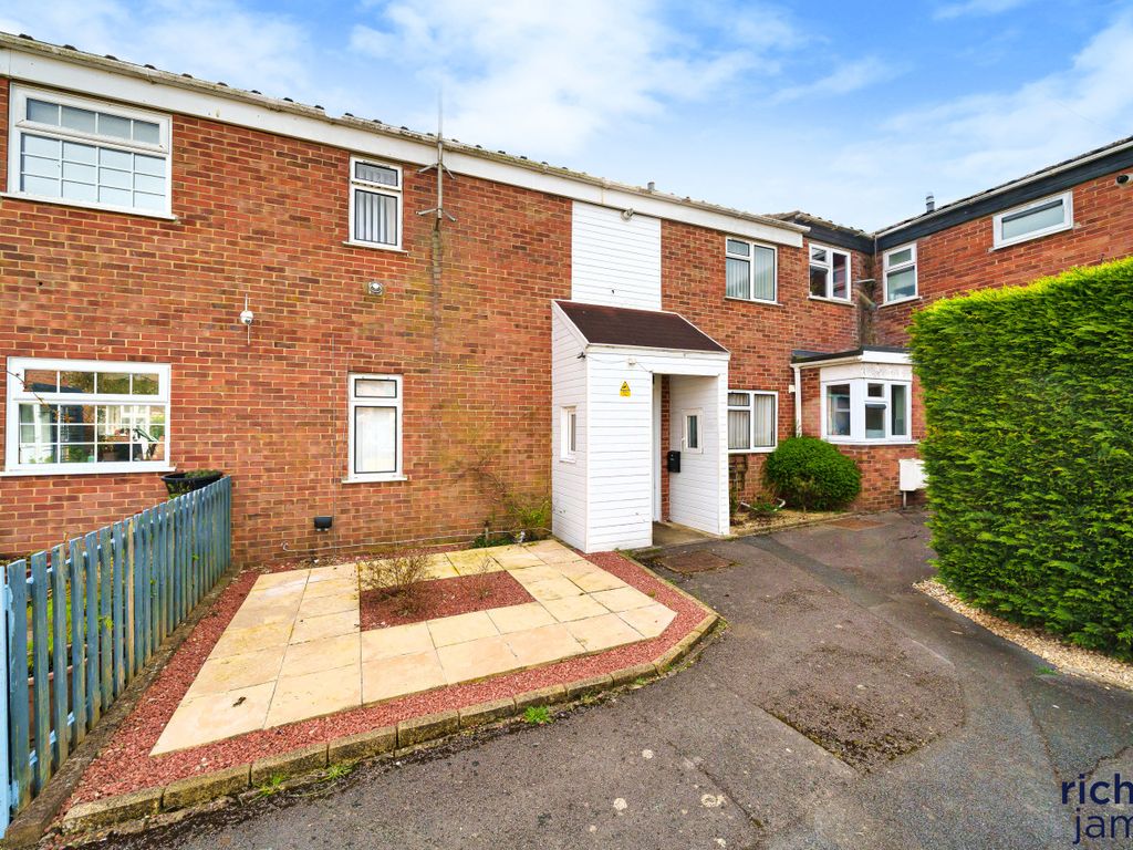 3 bed terraced house for sale in Fairfield, Royal Wootton Bassett SN4