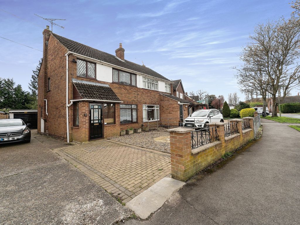3 bed semidetached house for sale in Brookfield Road, Aldershot GU12