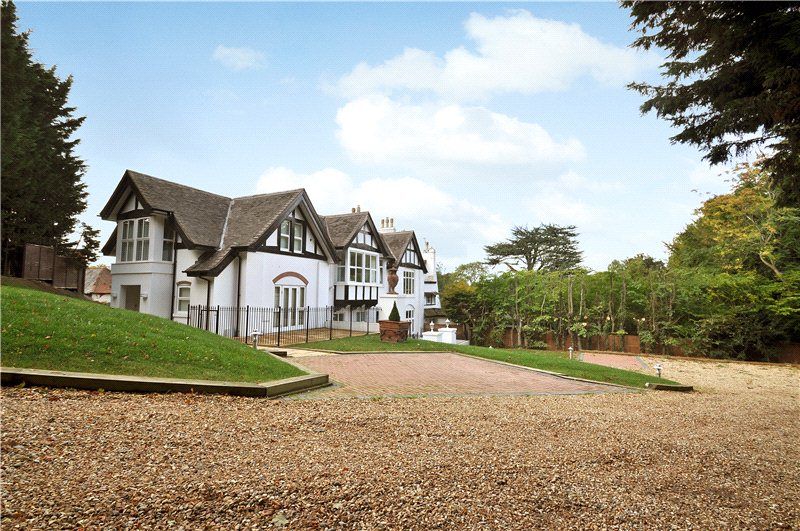 2 bed flat to rent in Hobbs House, Thames Street, Sonning, Reading RG4