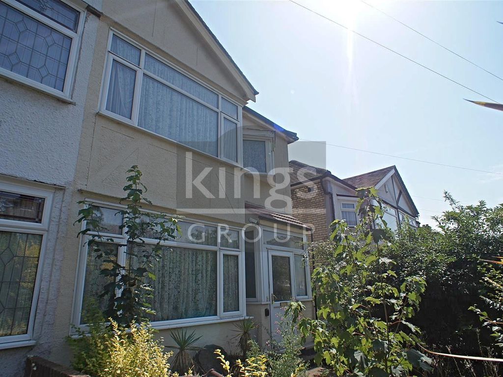 3 bed property for sale in Middleton Avenue, London E4 Zoopla