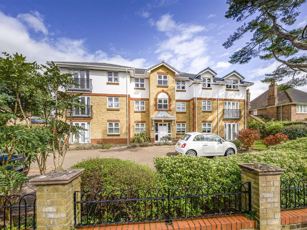 1 bed flat for sale in Rosebank Close, Teddington TW11, £325,000 Zoopla