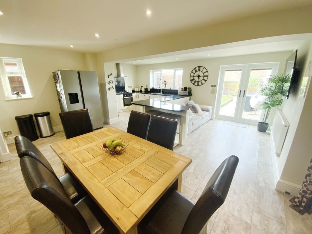 3 bed semidetached house for sale in Fifth Avenue, Grantham NG31 Zoopla