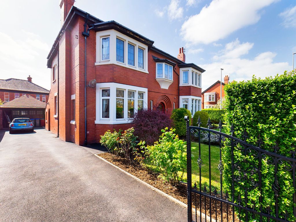 5 bed linkdetached house for sale in Whitegate Drive, Blackpool FY3