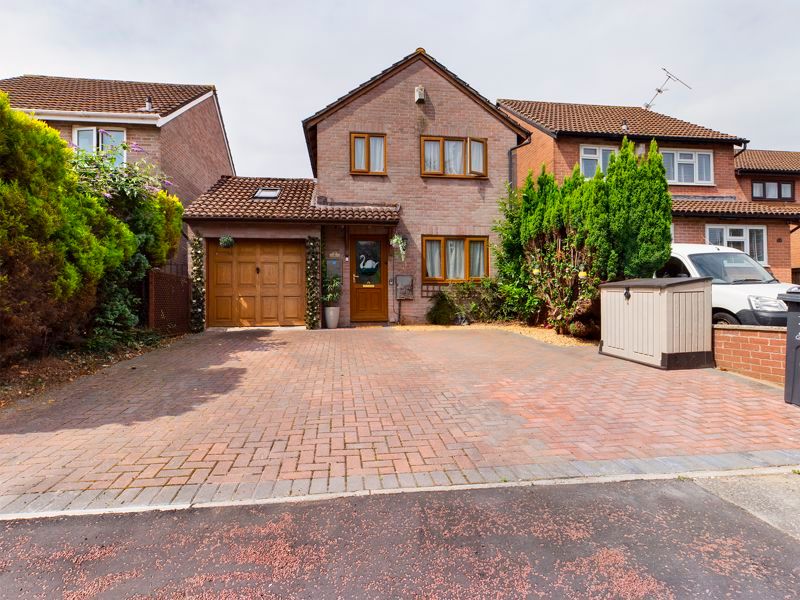 3 bed detached house for sale in Deepwood Close, MichaelstonSuperEly