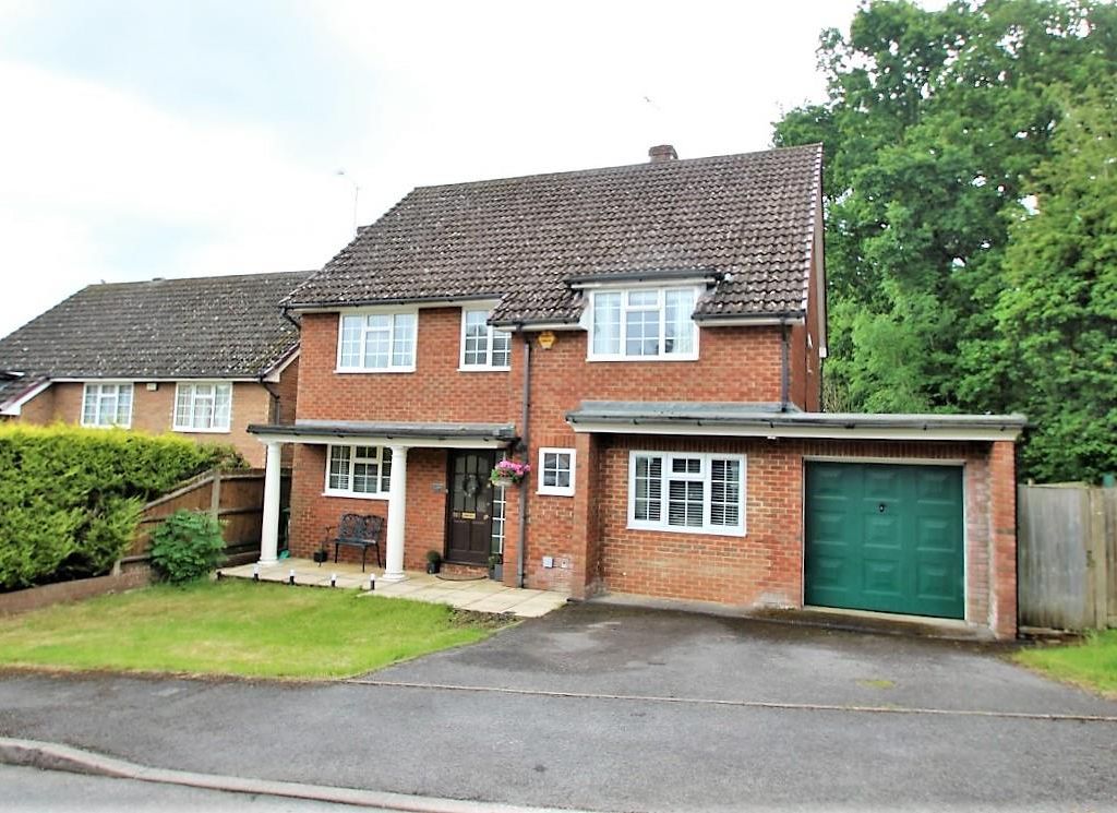 4 bed detached house for sale in Fairway Avenue, Tilehurst, Reading