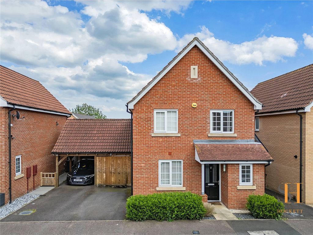 4 bed detached house for sale in Oak Crescent, Wickford, Essex SS11, £