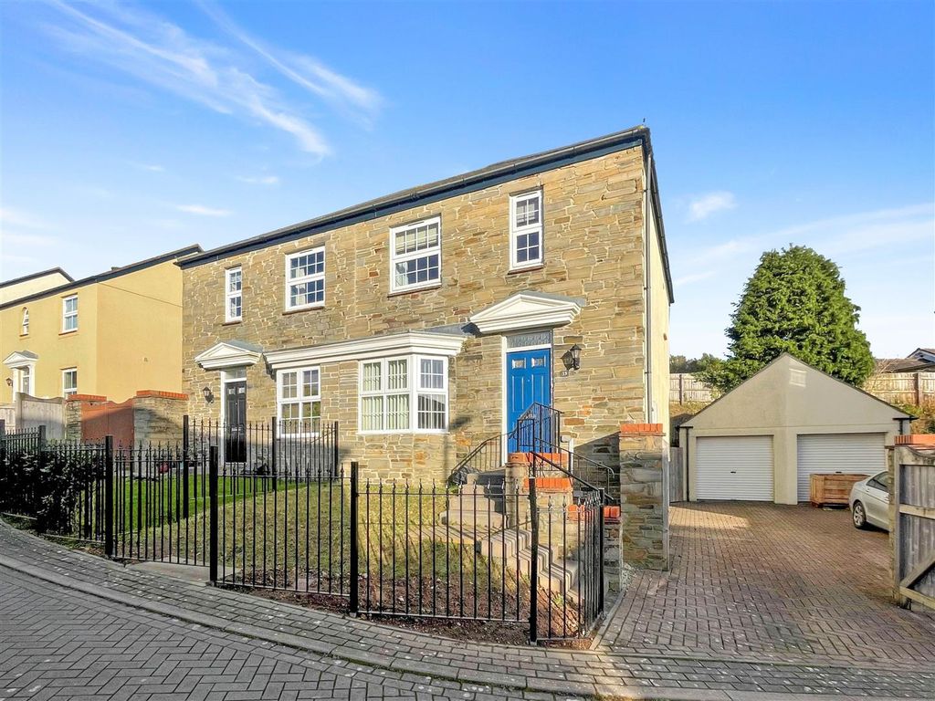 3 bed semidetached house for sale in Wheal Sperries Way, Truro TR1, £