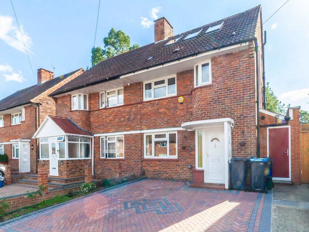 5 bed semidetached house for sale in Swinburne Crescent, Croydon CR0