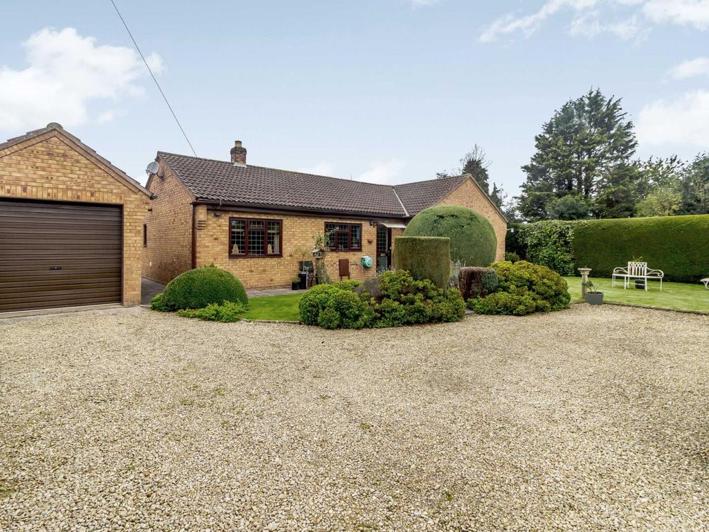 3 bed bungalow for sale in Loop Road, Beachley, Gloucestershire NP16