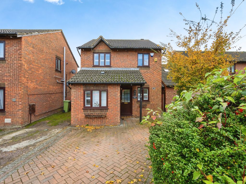 3 bed linkdetached house for sale in Edgecote, Great Holm, Milton