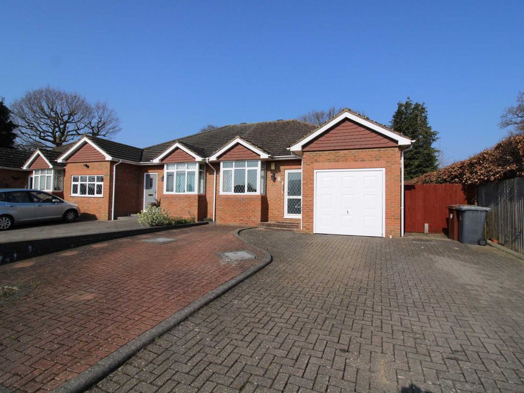 2 bed bungalow for sale in The Drive, Potters Bar EN6 Zoopla