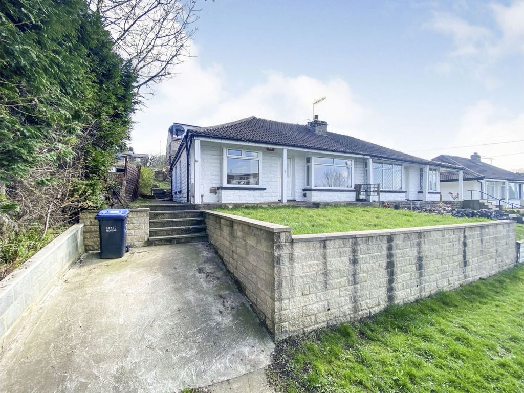 2 bed semidetached bungalow for sale in Ashbourne Gardens, Bradford