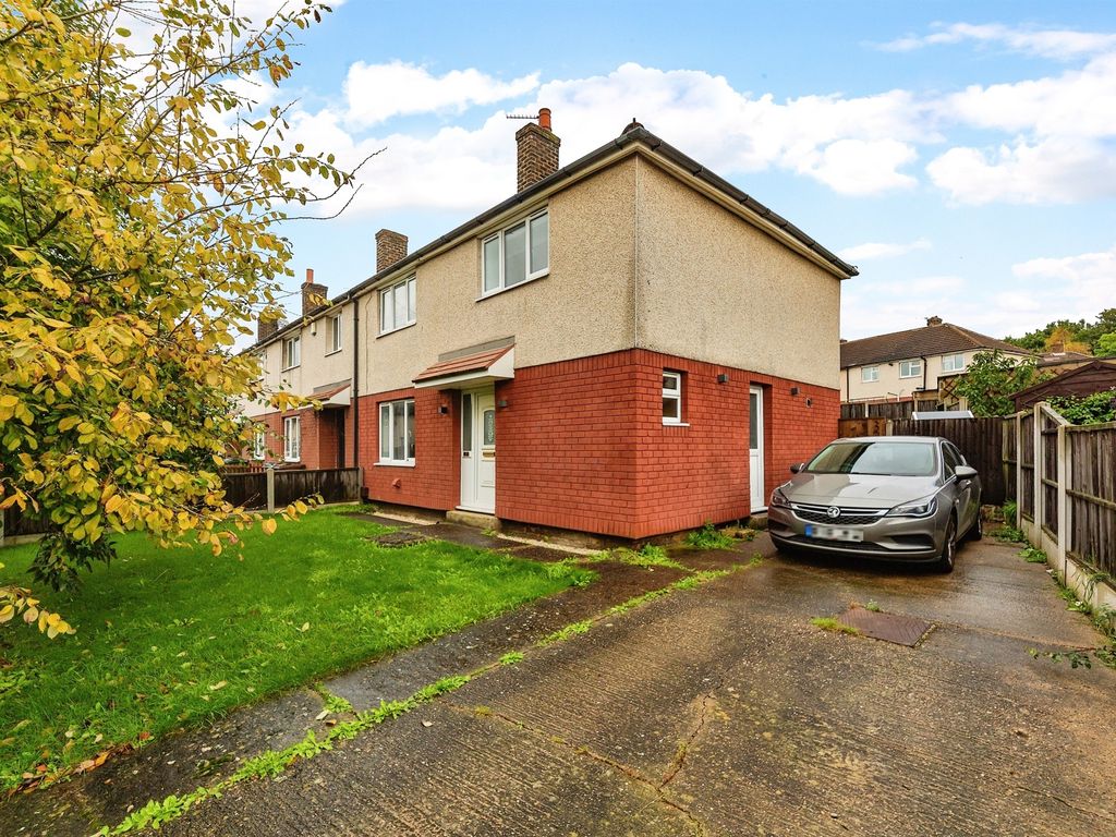 4 bed semidetached house for sale in Chestnut Street, Grimethorpe