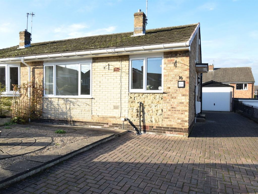 2 bed semidetached bungalow to rent in Wingate Grove, Wakefield WF2, £