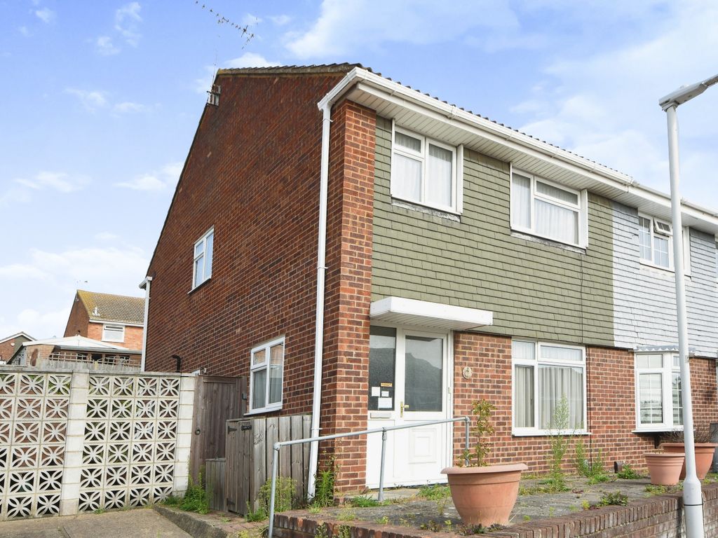 3 bed semidetached house for sale in Bradbourne Way, Pitsea, Basildon