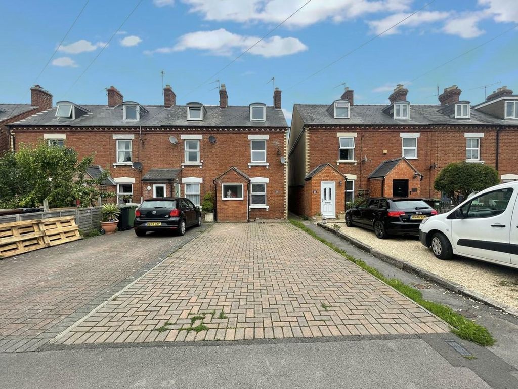 4 bed end terrace house for sale in Avenue Terrace, Stonehouse GL10, £