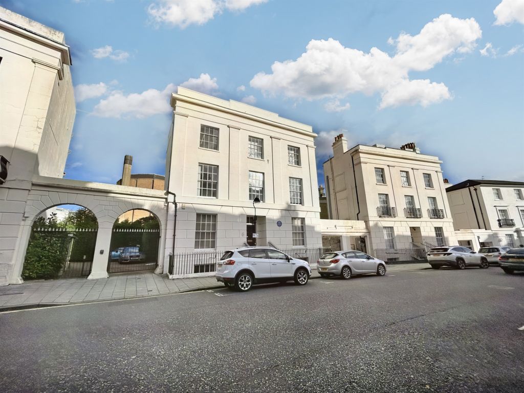 New home, 3 bed flat for sale in Carlton Crescent, Southampton SO15, £