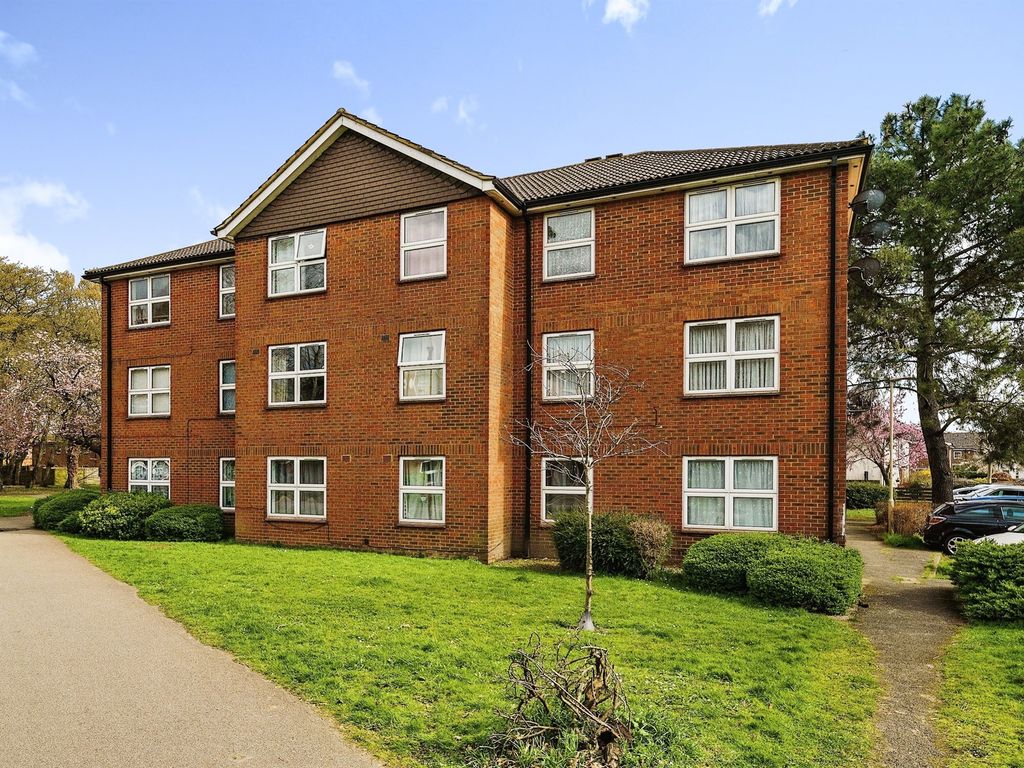2 bed flat for sale in Woodhall Court, Welwyn Garden City AL7 Zoopla