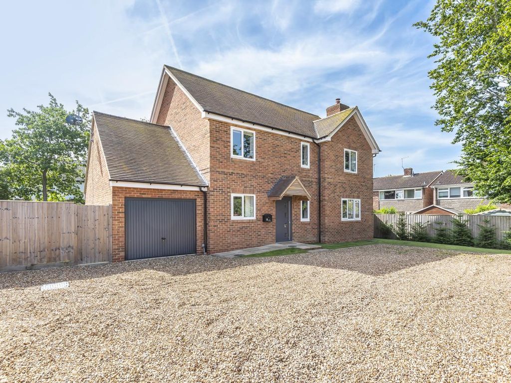 4 bed detached house for sale in Monument Road, Chalgrove, Oxford OX44