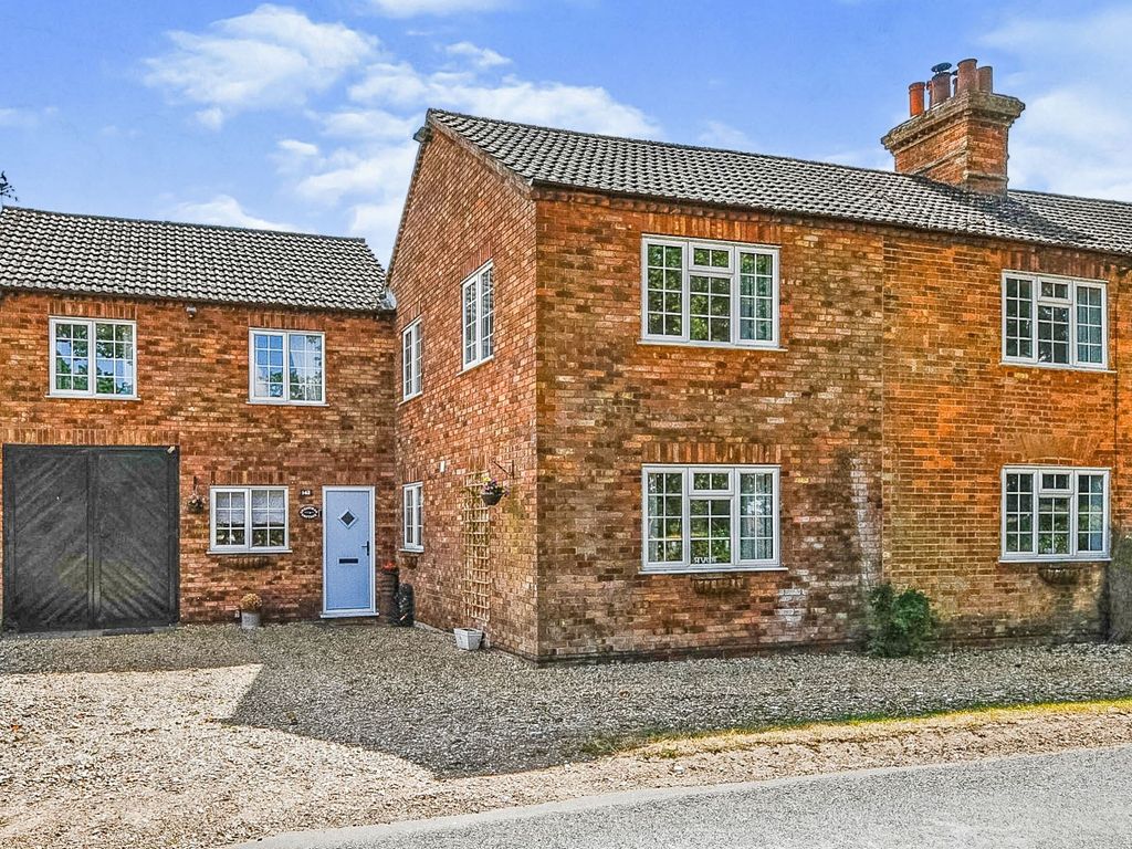 5 bed semidetached house for sale in Watlington Road, Runcton Holme