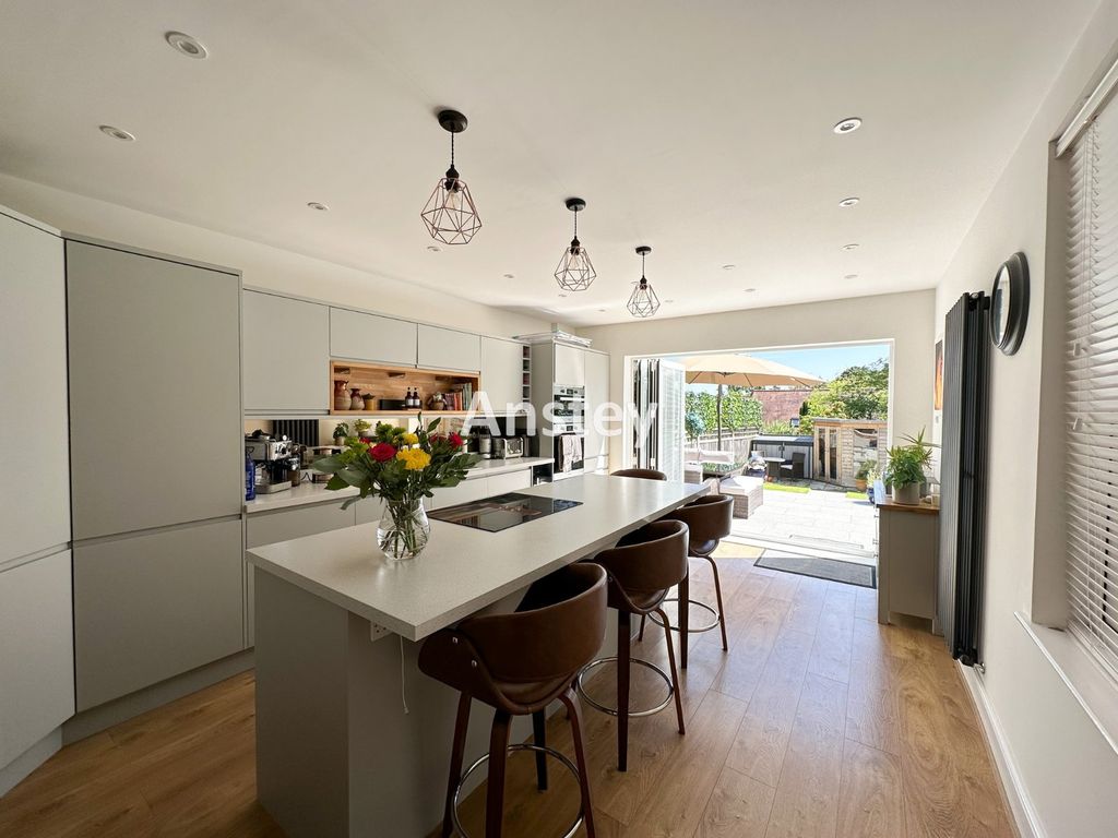 3 bed semidetached house to rent in Roselands Gardens, Southampton