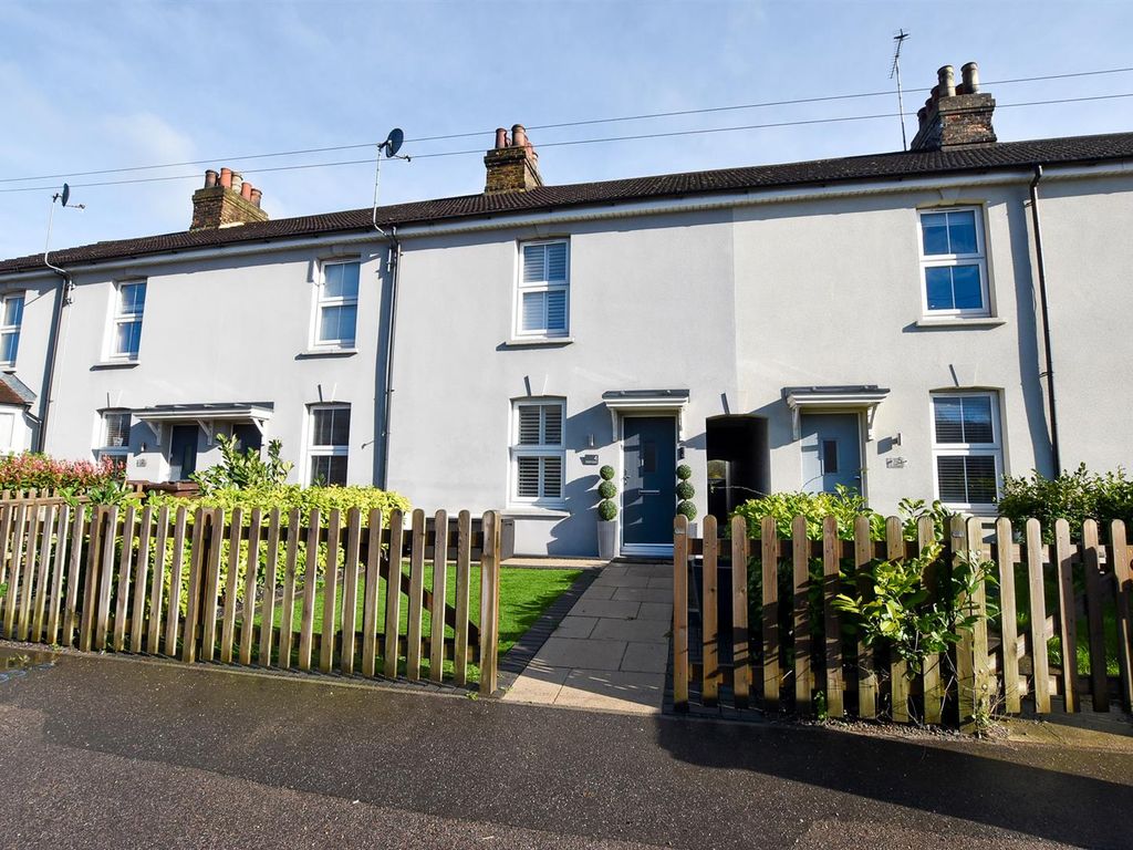 3 bed terraced house for sale in Formby Terrace, Halling, Rochester ME2