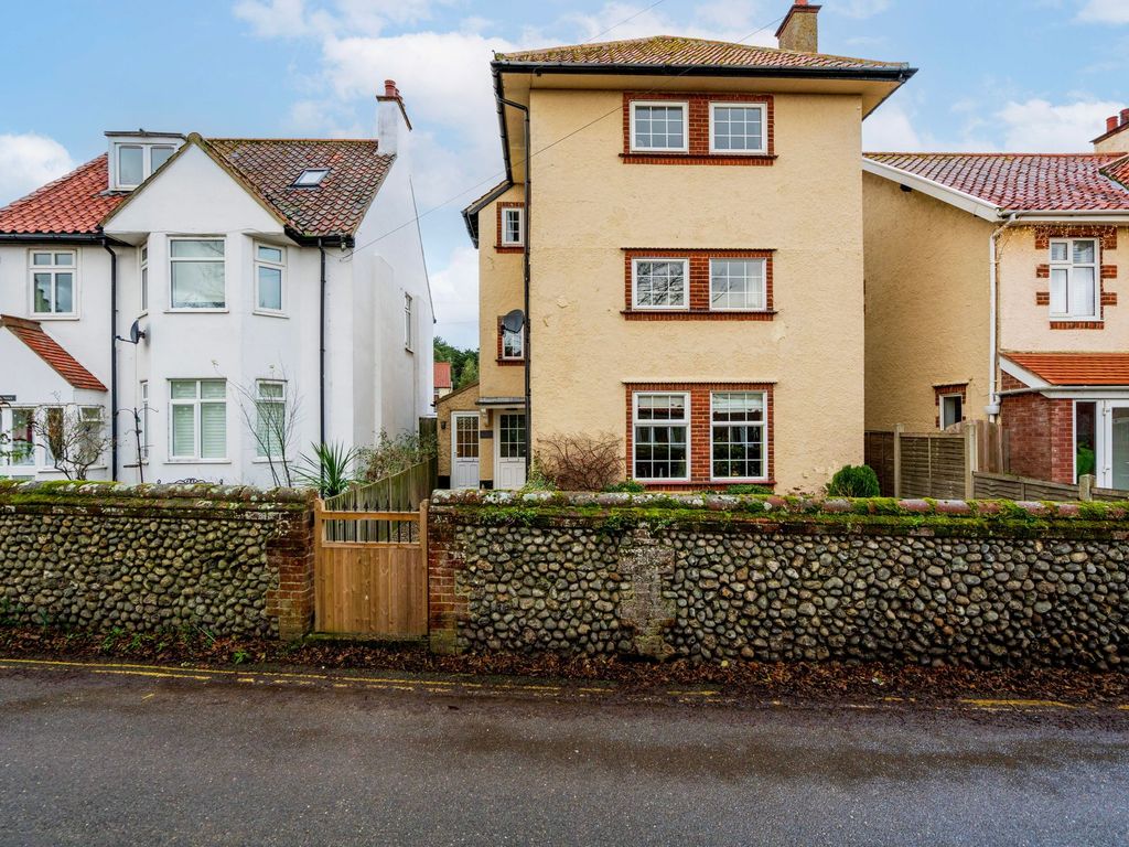 4 bed detached house for sale in Water Lane, West Runton NR27, £540,000