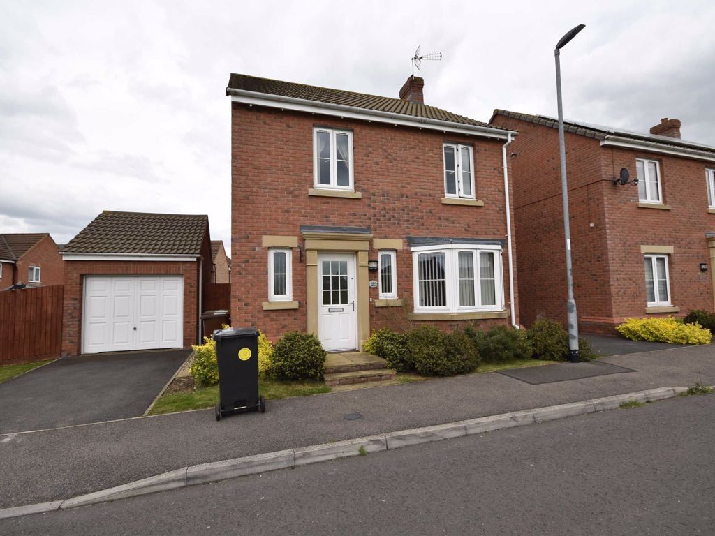 4 bed detached house to rent in Dunnock Road, Corby, Northants NN18