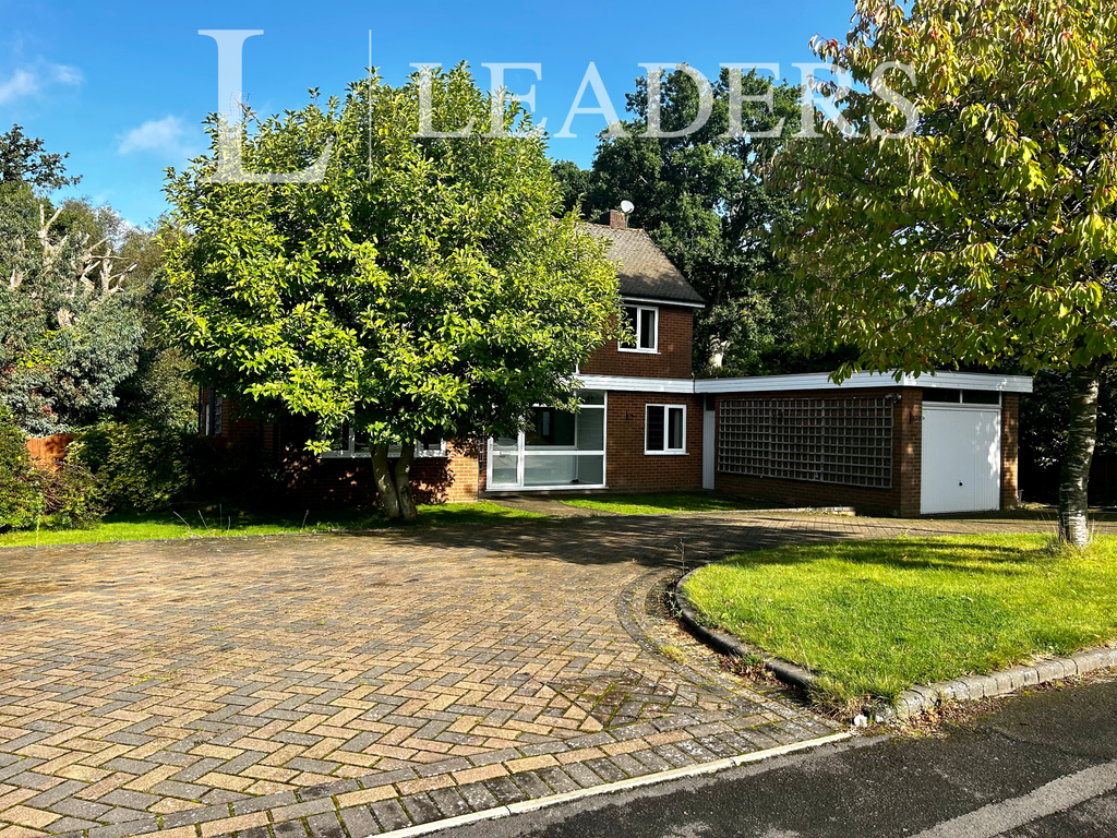 4 bed detached house to rent in Birch Tree Grove, Solihull B91, £2,500