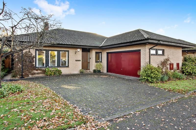 3 bed bungalow for sale in Oaklands, Meadow Walk, Malvern