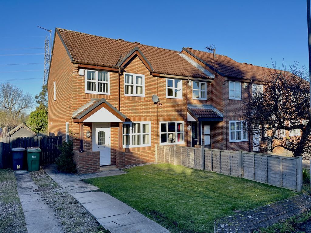 2 bed town house to rent in Pinders Green Fold, Methley LS26, £900 pcm