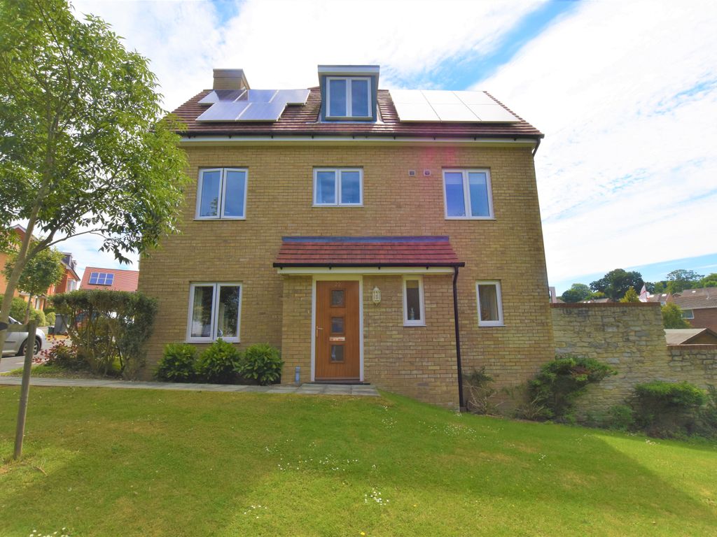 3 bed end terrace house to rent in Consort Gardens, East Cowes PO32