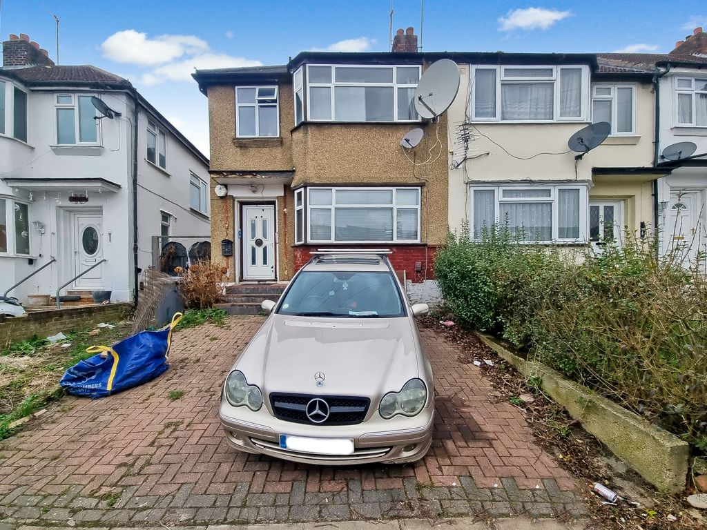 3 bed end terrace house for sale in Hadden Way, Greenford UB6, £565,000
