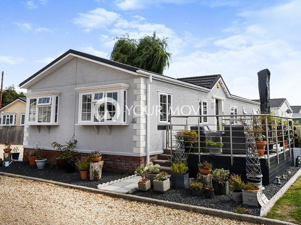 2 bed mobile/park home for sale in Gattington Park, Hawthorn Hill